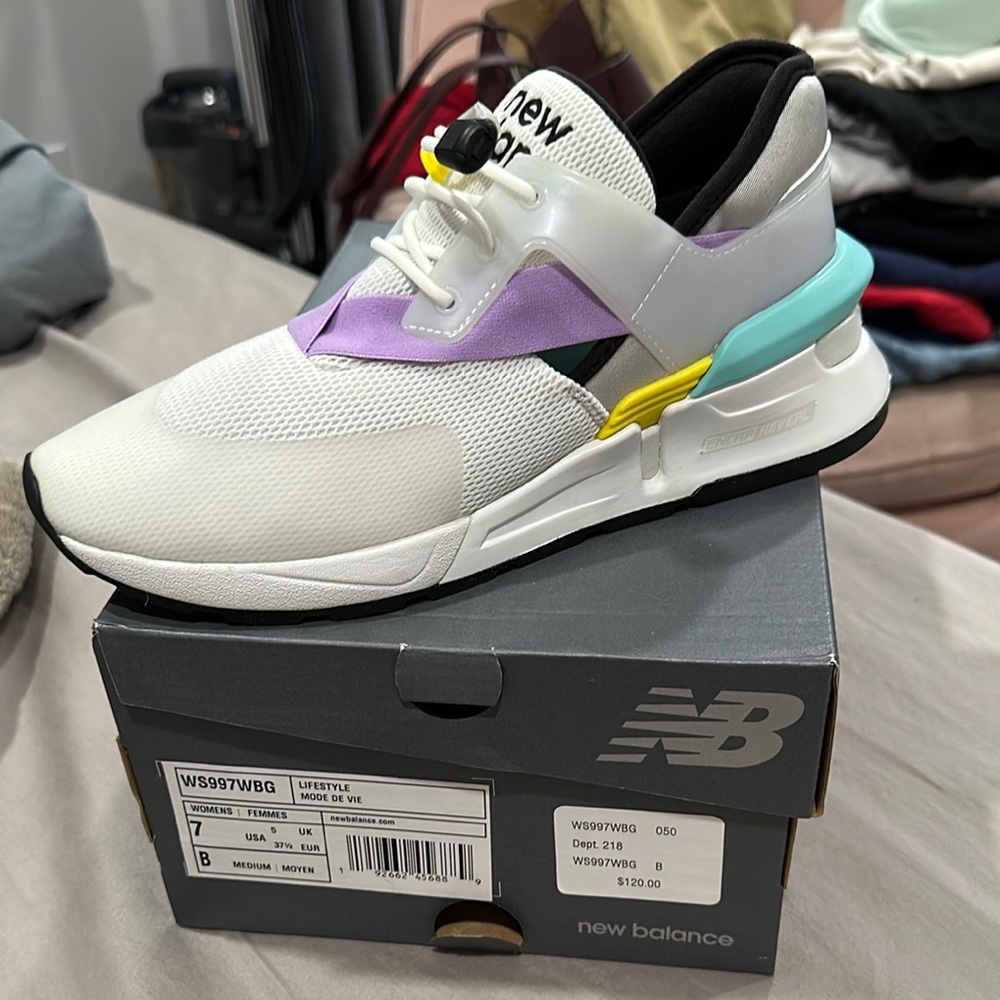 New Balance White and Purple Sneakers Modern Lifestyle Design